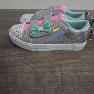 Skechers girls light up sneakers size 2 NWT